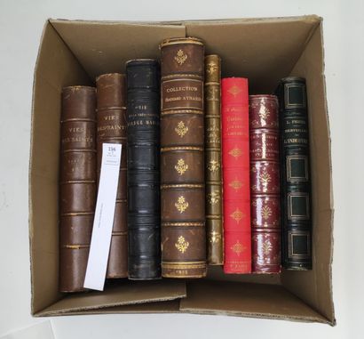 null Un ensemble de 8 volumes reliés du XIXe ou du début du XXe siècle :

SAINTE-BEUVE....