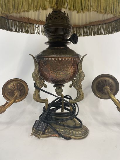 null Paire d'appliques de style Louis XVI joint avec une lampe à pétrole 

30cm