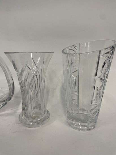 null Lot d'objets en cristal 

Vide poche en forme de panier et deux vases 

31c...