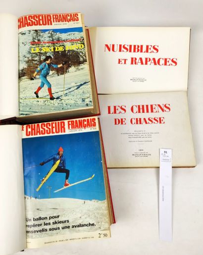 null [Chasse]. Un ensemble de 4 volumes dont 2 édités par Manufrance à Saint-Etienne:

Les...