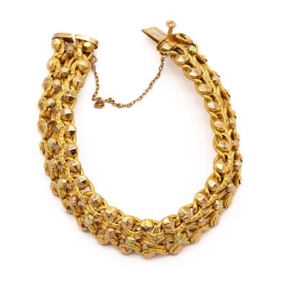 null Yellow gold bracelet, 18 K (750), beaded and interlaced links. 
AIGLE 
Weight...