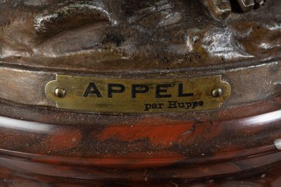 null Henri HUPPE (vers 1870)
L'Appel
Garniture de cheminée en régule socle en marbre...