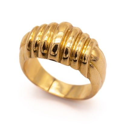 Ring in 18 K (750) yellow gold, suite of...