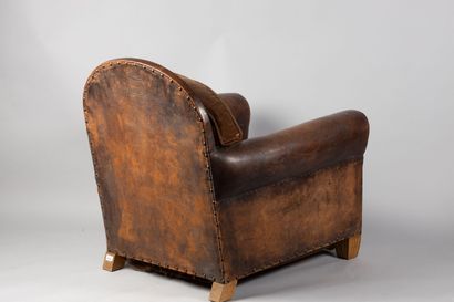 null Club armchair in tan leather, in used condition
Around 1930.
H : 89 cm - W :...