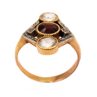 null Antique 18K (750) yellow gold ring forming a diamond, set with a ruby between...