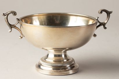 null Wedding cup in silver, Minerve mark 
H : 8 cm - D : 11 cm 
Weight : 136 grams...