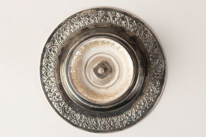 null Silver cup.
Indian work 
Weight : 200 grams 
D : 12 cm 