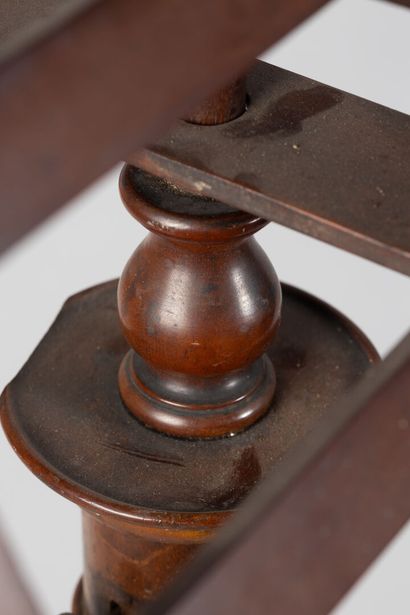 null Double lectern in walnut with two lateral candlesticks.
19th century. 
H : 123...