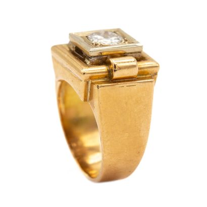 null Bague chevalière en platine et or rose 18 K (750) griffée d'un diamant taille...