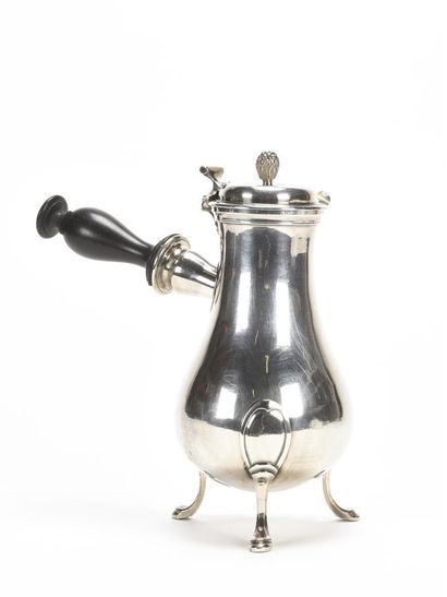 null Baluster coffee pot with side handle in plain silver, it rests on three spatula-shaped...