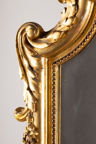 null Miroir en bois et stuc doré. 
Style Louis XVI époque Napoléon III.
H : 107-...