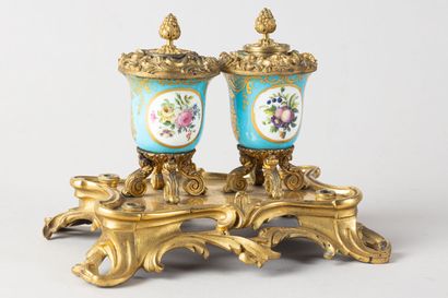 null Gilt bronze inkwell with polychrome porcelain cups 
Louis XV style, 19th century
H...