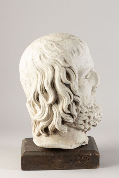 null Ecole italienne du XVIIIe siècle 
 Portrait d'Euripide
Tête en marbre 

H :...