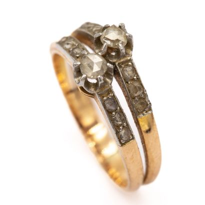 null Antique ring in 18K (750) yellow gold, double rings, set in a staggered pattern...