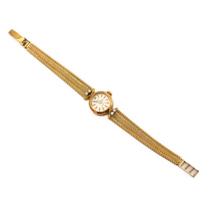null MOD Signée, montre de dame, boitier et bracelet en or jaune 18 K (750), attaches...
