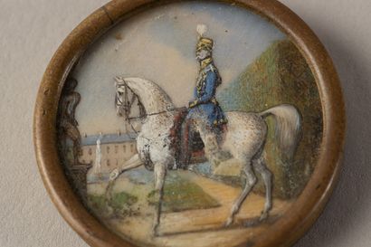 null Miniature figurant Georges V, Roi de Hanovre à cheval 
Gouache sur lame di'voire
Diam...