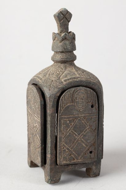 null Ethiopie copte, icône quadriptyque en pierre gravée et sculpté.
Vers 1880.
H...