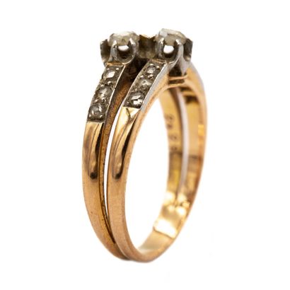 null Antique ring in 18K (750) yellow gold, double rings, set in a staggered pattern...