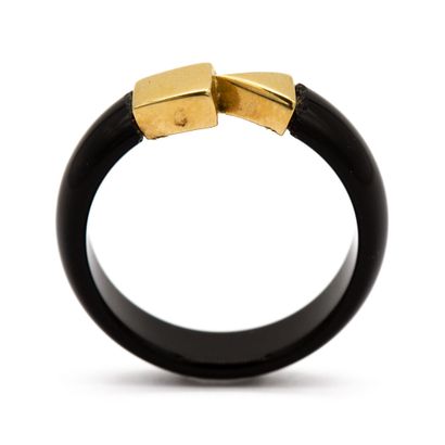 null Onyx ring, with a geometric pattern (triangle and square) in yellow gold. 
EAGLE...