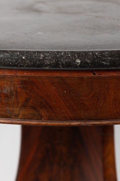 null Mahogany and mahogany veneer pedestal table, flared shaft ending in claws. Black...