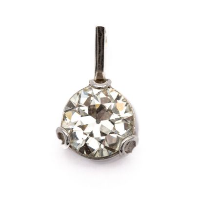 null 18K (750) white gold pendant set with an old cut diamond weighing approximately...