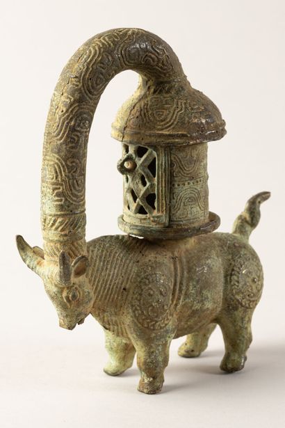 null CHINE
Lampe en bronze 
Copie tardive de l’époque han antérieur

H : 18 cm 