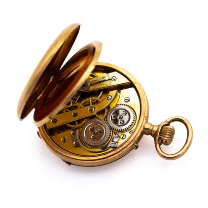 null Pocket watch in 18 K (750) yellow gold, two gold shells. Winding system. 
CHEVAL...