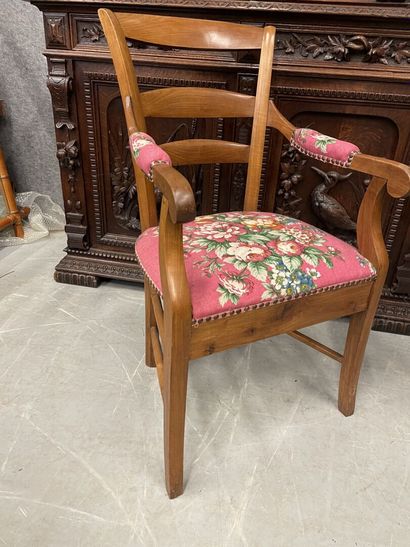 null Fauteuil en bois fruitiers,garni d'un tissu fleuri