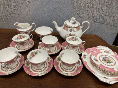 null Royal Albert Service à thé en porcelaine anglaise, modèle "Lady Carlyle" comprenant6...