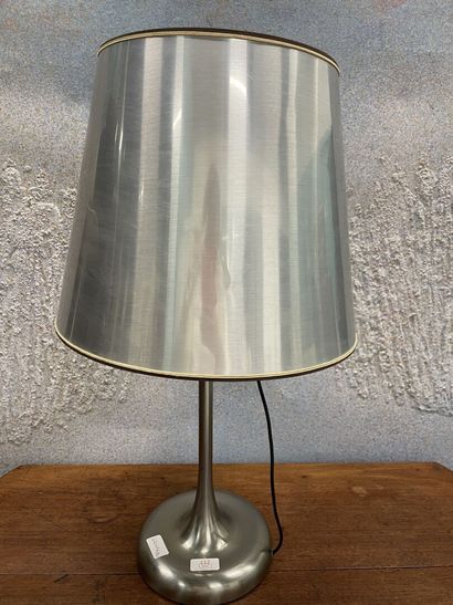 null Lampe en métal argent vers 1970
H : 66 cm