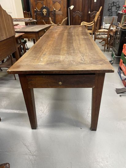 null Grande table de ferme en bois naturel ouvrant par un tiroir latéral
H : 76 L...