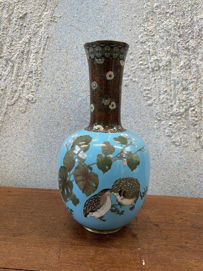 Chine, 

Vase en bronze cloisonné à haut...