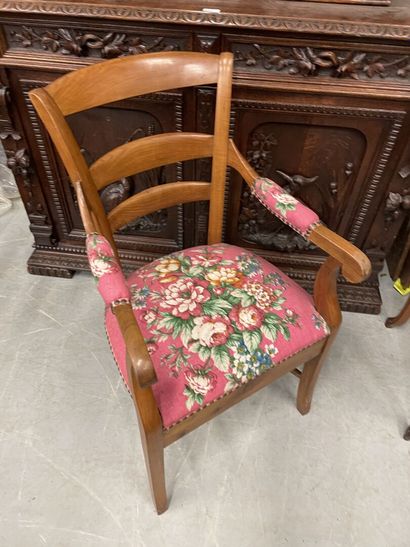 null Fauteuil en bois fruitiers,garni d'un tissu fleuri