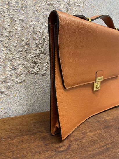 null Lancel Cartable en cuir marron avec sa clé
Tres bon état