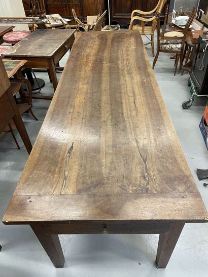 null Grande table de ferme en bois naturel ouvrant par un tiroir latéral
H : 76 L...