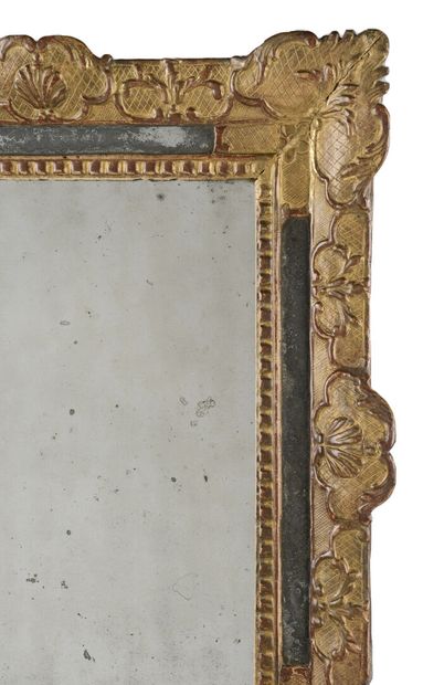 null Miroir à parecloses en bois doré et sculpté 
Epoque Louis XV.
61 x 53 cm