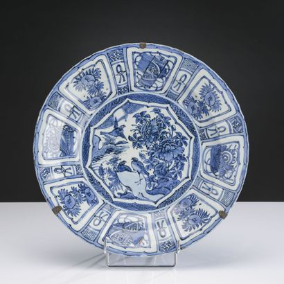 null China, Wanli period (16th-17th century)
Soup bowl in blue-white porcelain known...