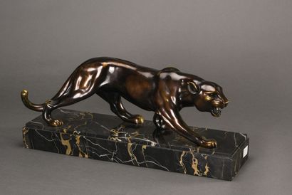 null Panther in patinated bronze 
Edition reveyrolio
Base in marble portor
H panther...