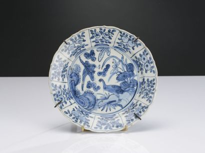 null China, Wanli period, (16th-17th century)
Set of three blue-white porcelain dishes...