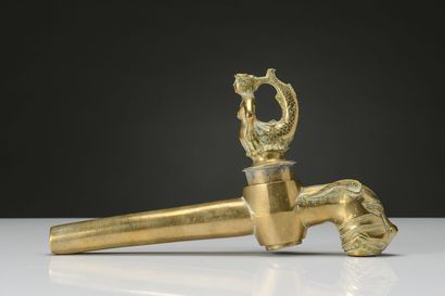 null Bronze winegrower's cinnamon or thunderbolt tap with lion's head decoration...