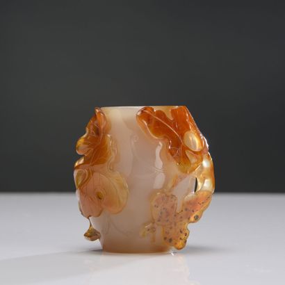 null China, 20th century, 
Painter's bucket in cornelian agate with carved decoration...