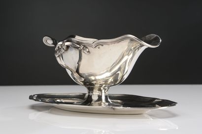 null A sauceboat with tray adhering in silver hallmark minerva net model, monogrammed...
