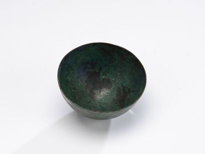 null Bowl in hemispherical bronze.
Bronze.
Hellenistic period.
Diameter : 10.4 cm...