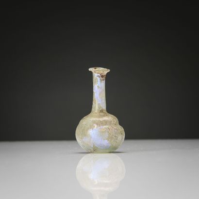 A high neck balsamic
Iridescent glass. A...