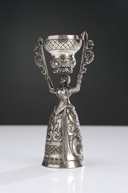 null Cup with the damsel, in silver with repoussé decoration.
Nuremberg 18th century
Wt:...