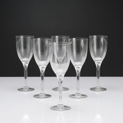 null Marc LALIQUE 
Suite de six coupes à champagne Le Sourire de REIMS
 
H : 20.5...