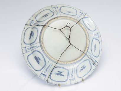 null China, Wanli period (16th-17th century)
Soup bowl in blue-white porcelain called...