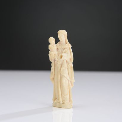 null Vierge à l'Enfant en ivoire
18ème siècle
(accident à une main)
H : 7 cm