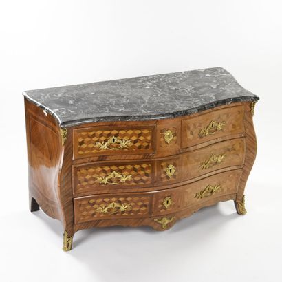 Curved chest of drawers in veneer inlaid...