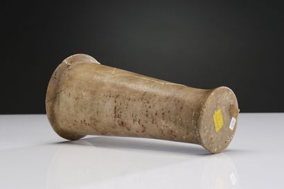 null Large truncated cone-shaped vase with small lip and slightly flared foot.
Alabaster....